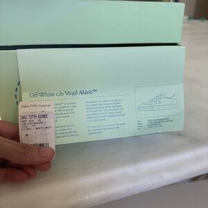 Off-white Tennis shoes